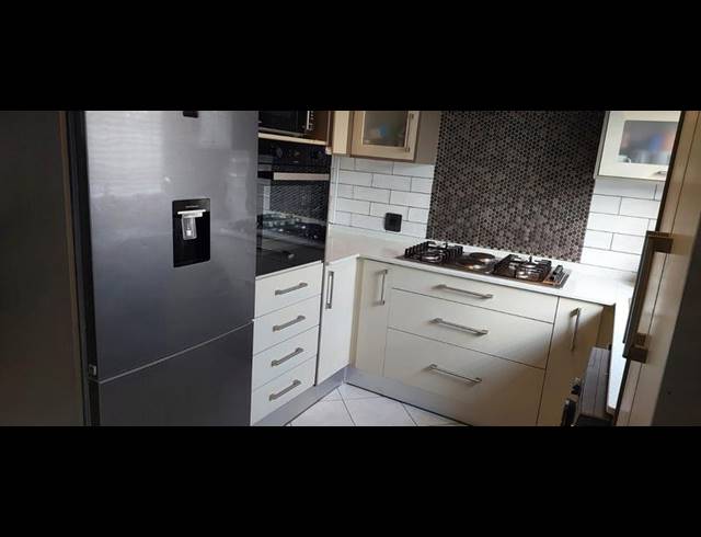 3 BEDROOM HOUSE FOR SALE IN ROSSLYN